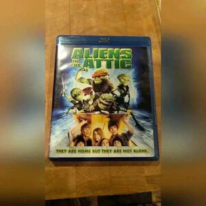 Aliens In The Attic Blu-ray (EUC)